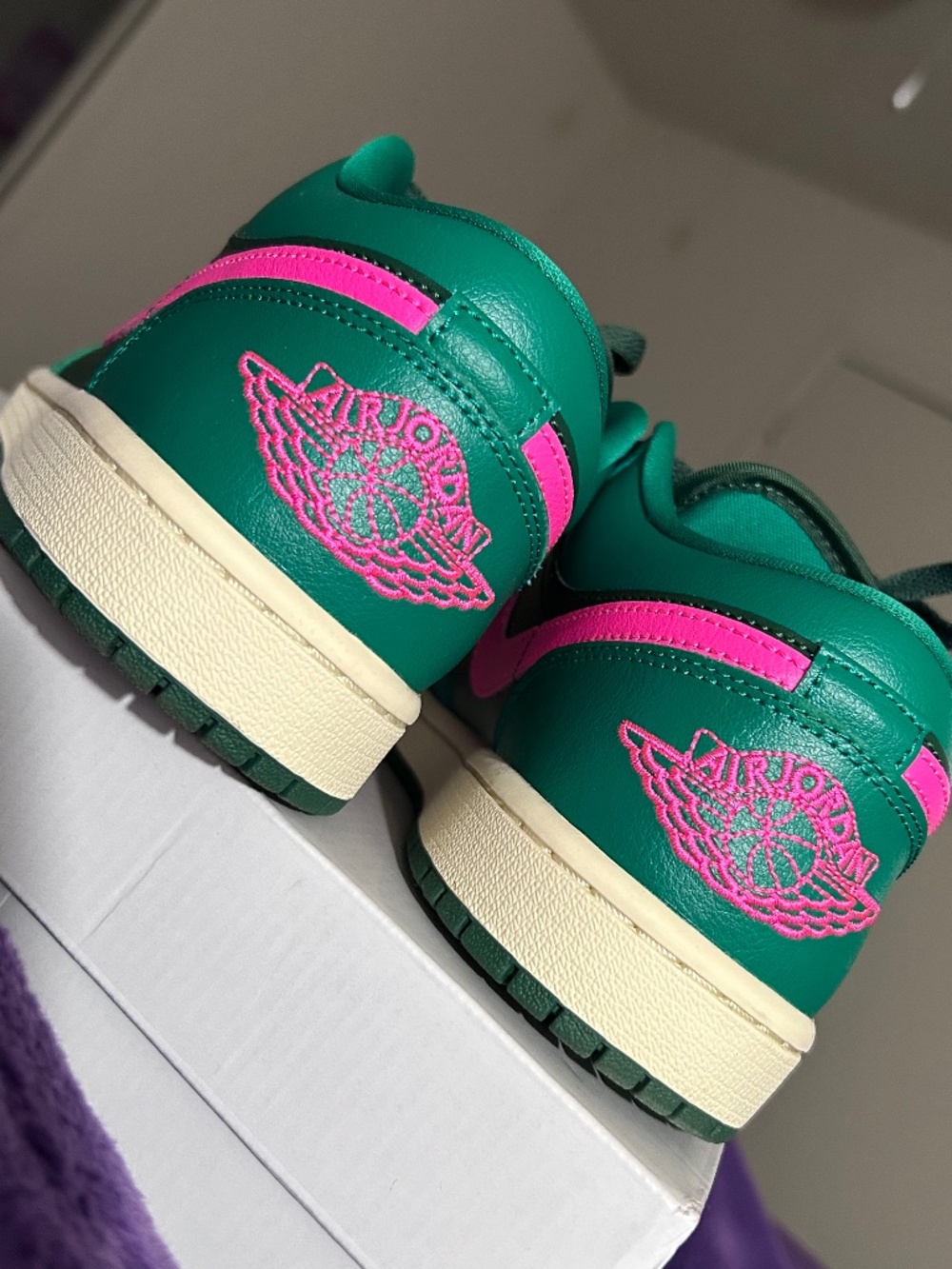 Nike Air Jordan 1 Low - Picture 8 of 12